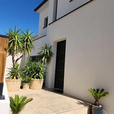 Villa JOUBLIE TOUT! CALME BORD de MER SHOPPING FIESTA MÉNAGE WIFI 2 PARKING INCLUS 8 personnes *