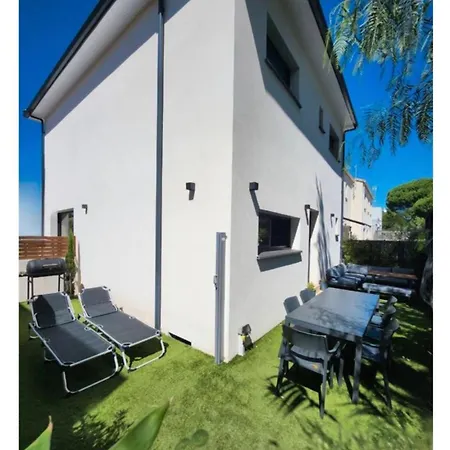 JOUBLIE TOUT! CALME BORD de MER SHOPPING FIESTA MÉNAGE WIFI 2 PARKING INCLUS 8 personnes Villa