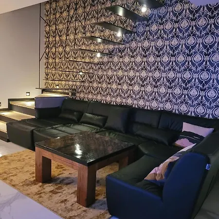 Villa Joublie Tout! Calme Bord Shopping, Menage Linge Wifi 2 Parking Inclus 8 Personnes *