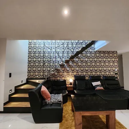 Joublie Tout! Calme Bord Shopping, Menage Linge Wifi 2 Parking Inclus 8 Personnes Villa *