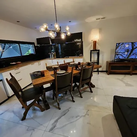 Joublie Tout! Calme Bord Shopping, Menage Linge Wifi 2 Parking Inclus 8 Personnes Vias